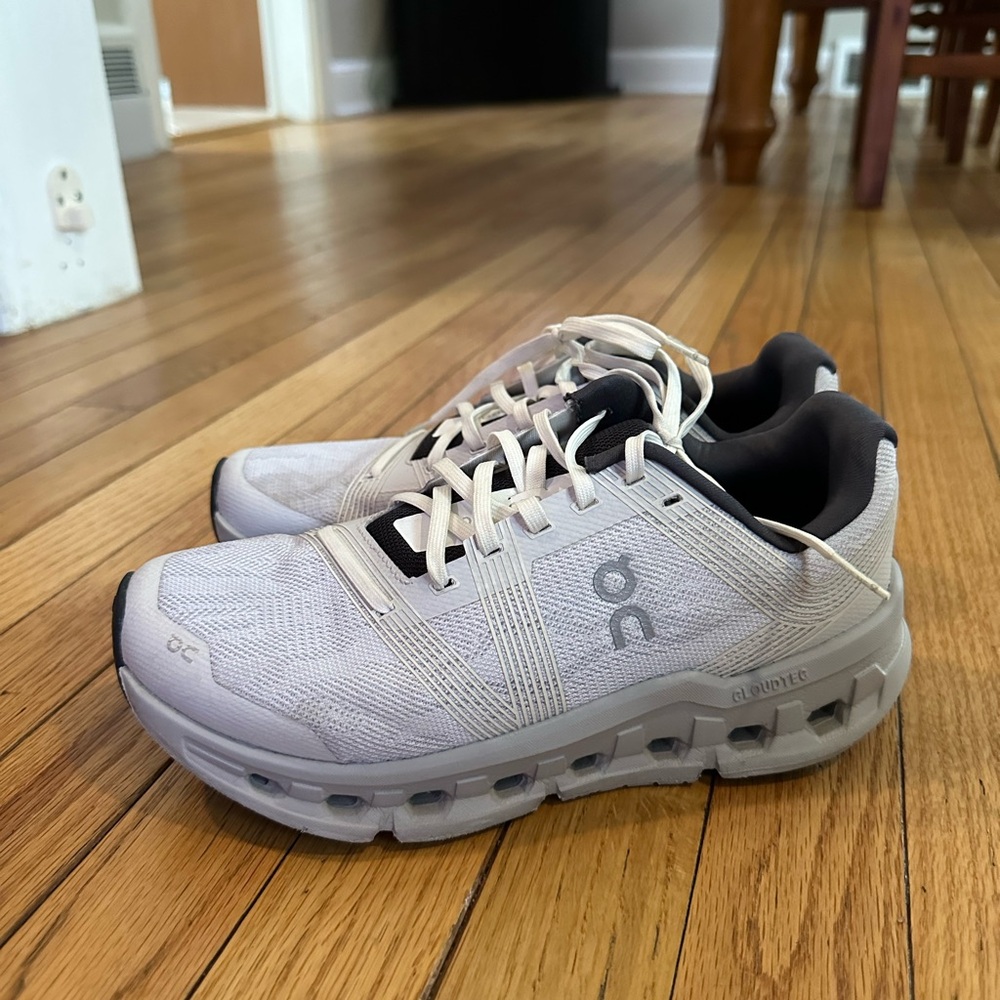 On Cloud Women's Athletic Shoes - Light Gray/White